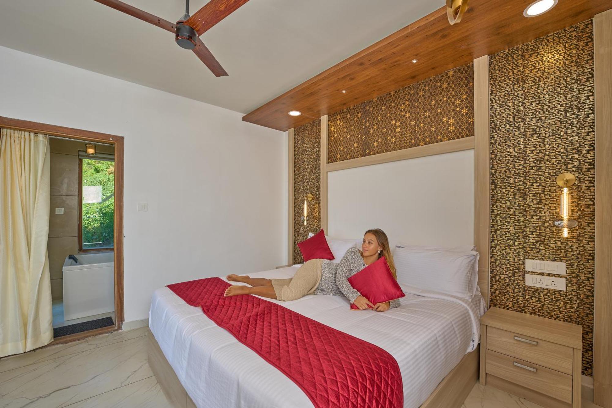 The Planet Munnar Hotel Suryanelli Bagian luar foto